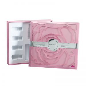 Boîtes en papier à motif rose découpées au laser