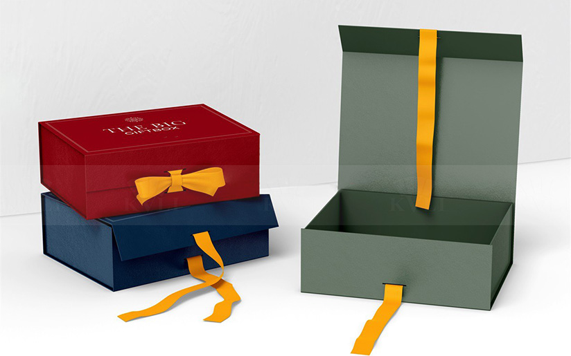 Gift Box With Ribbon Lock