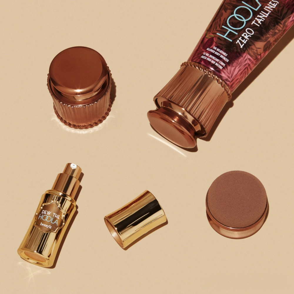 HOOLA bronzer with integrated applicator design