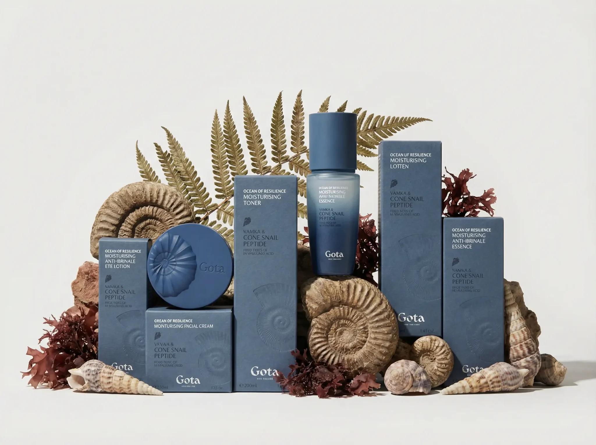 Gota textured cosmetic jar looking like a fossil